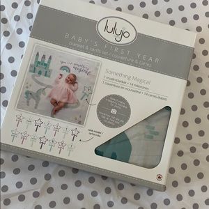 Lulujo Baby First Year blanket and card set.